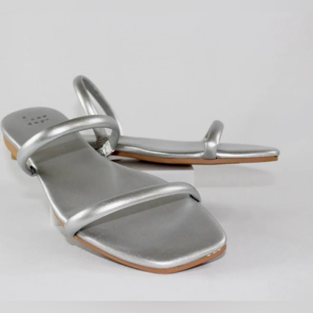 NWT - Winnie Skinny Strap Sandals - 8.5W (Wide Width). - Picture 2 of 12